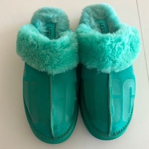 BRAND NEW UGG SLIPPERS IN GREEN - NEVER WORN - Size 9